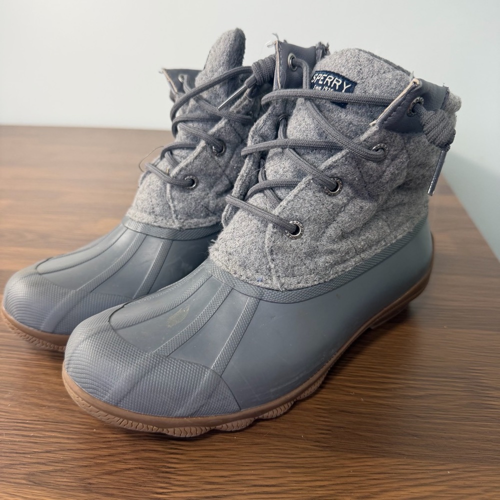 Sperry Grey Quilted‎ Duck Boots Sz 6